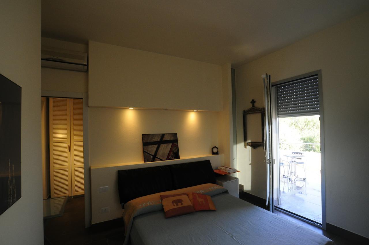 Art House Quartu - Margine Rosso Bed & Breakfast Quartu Sant'Elena Ngoại thất bức ảnh